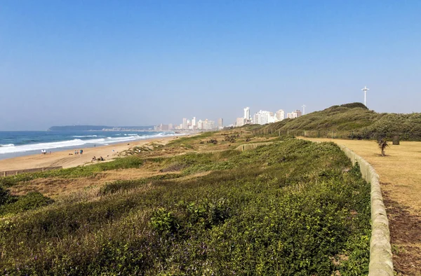 Paisaje costero de la vegetación de dunas en Durban Sudáfrica — Foto de Stock