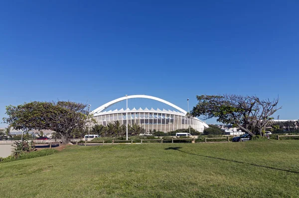 Green Lawn and Trees against Moses Mabhida Stadium — Stock Photo, Image