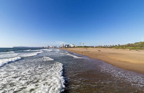 Paisagem costeira de ondas quebrando na costa África do Sul — Fotografia de Stock