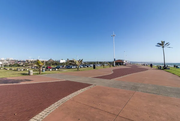 Passeio pavimentado e modelado na praia de Durban — Fotografia de Stock