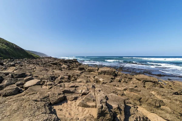 Αποστολή βράχους παραλία στο Isimangaliso Wetland Park στη Νότια Αφρική — Φωτογραφία Αρχείου