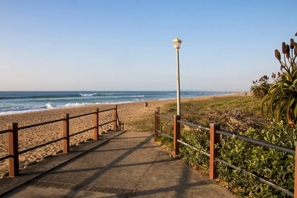 Caminho que conduz à praia — Fotografia de Stock