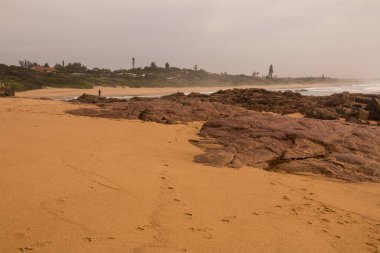 Kum ve Kaya Sahil Hattı