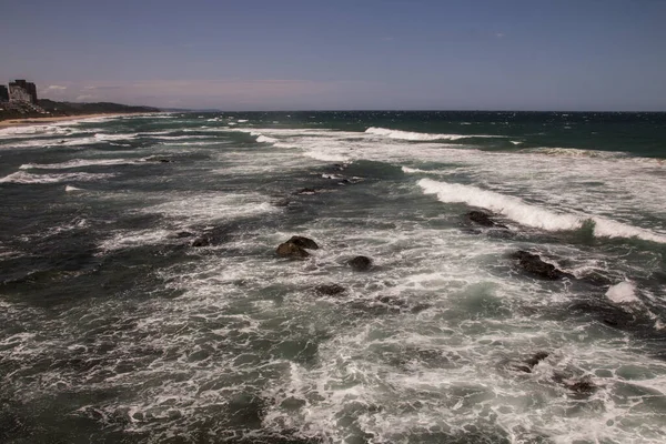 Weißwasser Durch Felsen Untiefen Vor Dem Strand Von Umhlanga — Stockfoto