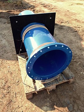 Vidalar ve fındık ile 500mm içecek su ortak birim ayrıntılarını. Yaka boru montaj