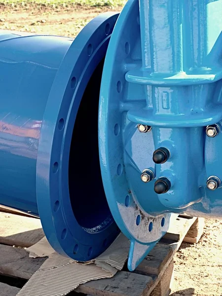 500mm drinken water Gate ventiel gezamenlijke met geschroefd pijp montage — Stockfoto