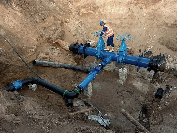 Technical open gate valve on drink water pipes — Stock Photo, Image