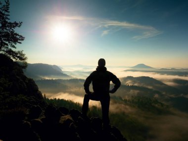 Uzun yürüyüşe çıkan kimse ayağa heather Bush empire köşesinde. Sonbahar sezon