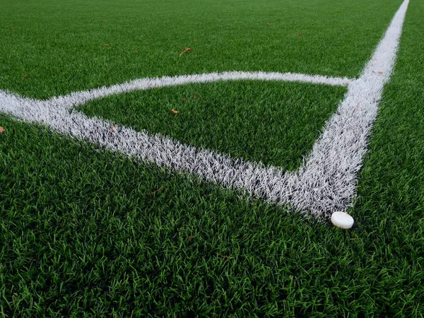 Voetbal Speeltuin corner op verwarmde groen kunstgras playgroun — Stockfoto