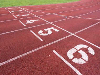 Başlayın. Koşu parkurundakilerden kırmızı: açık spor stadyum
