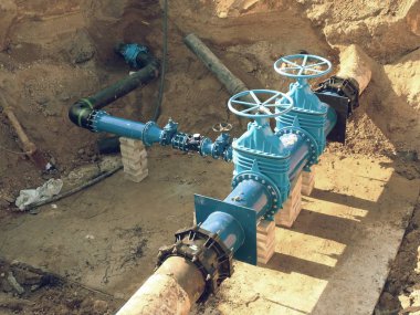 Underground ana şehir su boru hattı inşası.