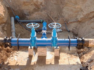 Underground ana şehir su boru hattı inşası.
