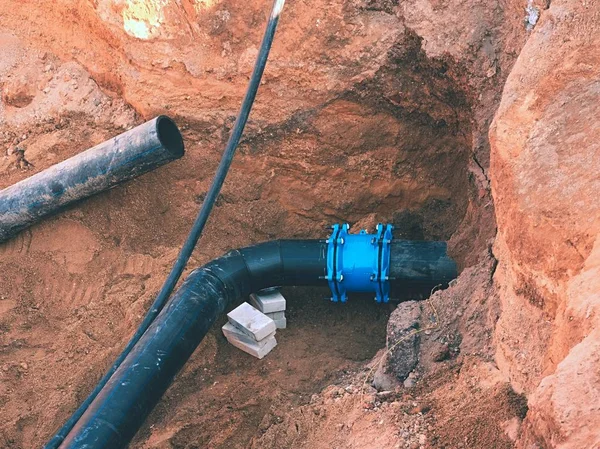 Plastik tüpler ortak üye ve Flanş ile çelik boru ile katıldı.