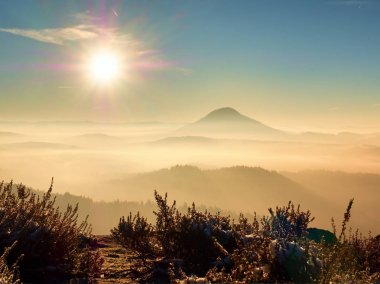 Gün batımı, Milli Parkı, dağların siluet görünümü 