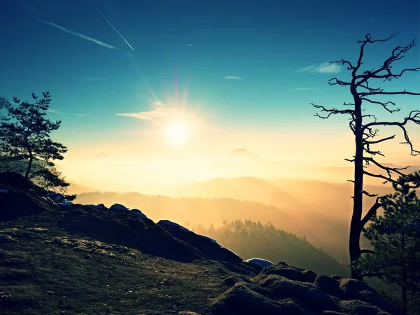 Freeze autumn trek, rocks covered with first  fresh snow. — Stock Photo, Image