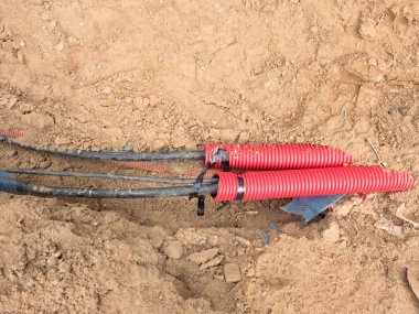 HDPE ve protectivep tüpte tel. Bina metalik ve fiber optik kablo hatları, 