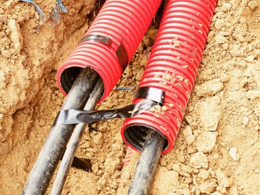HDPE ve protectivep tüpte tel. Bina metalik ve fiber optik kablo hatları, 