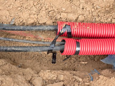 HDPE ve protectivep tüpte tel. Bina metalik ve fiber optik kablo hatları, 