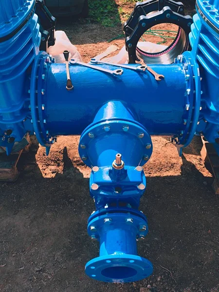 Tubería de agua de secado, válvulas de compuerta y miembro de reducción . —  Fotos de Stock