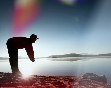 Denizde sport gündoğumu sabah adlı sonra germe sporcu. Geri bükme atlet