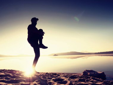 Denizde sport gündoğumu sabah adlı sonra germe sporcu. Geri bükme atlet