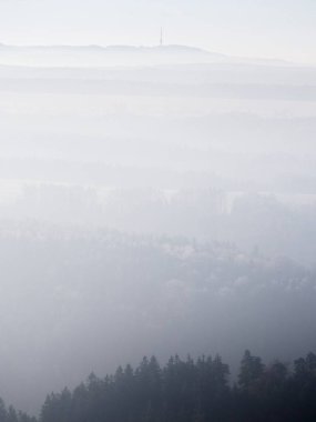 Büyük bir yuvarlak tepe üzerinde görünümü güzel muhteşem manzarası