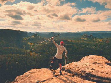 Uzun yürüyüşe çıkan kimse kulübe diz. Birleşim Immobilizer bacağından adamla Zirvesi ve zam tıp cruth başının üstünde kalsın.