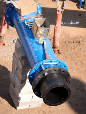 Bağlantı Hdpe boru ve ana çelik boru, kapı Vana. Kaynaklı plastik boru, vida bağlantısı. 