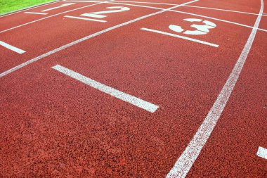 Başlayın. Koşu parkurundakilerden kırmızı: açık spor stadyum