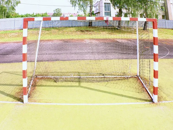 Portão para futebol pequeno ou handebol em estádio pequeno . — Fotografia de Stock