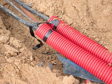 HDPE ve protectivep tüpte tel. Bina metalik ve fiber optik kablo hatları, 