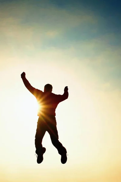 Flying man in air. Man falling down on colorful sky background. Vintage Style — Stock Photo, Image