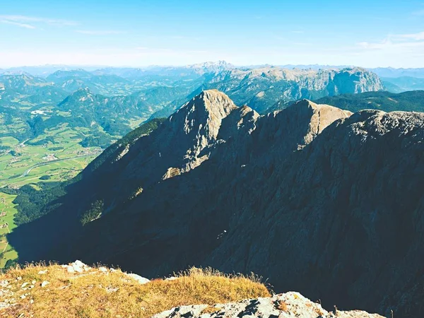 Sharp Alps peaks, rocks without people. View over Alpine rocks above deep vallyes to far horizon — Stock Photo, Image