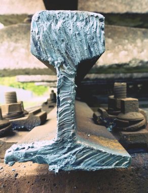 Ayrıntı kesilmiş Ray. Autogen meşale beton Travers demiryolu çubuk kesme. Tramvay tamiri. 
