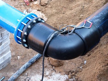 Bağlantı Hdpe boru ve ana çelik boru, kapı Vana. Kaynaklı plastik boru, vida bağlantısı. 