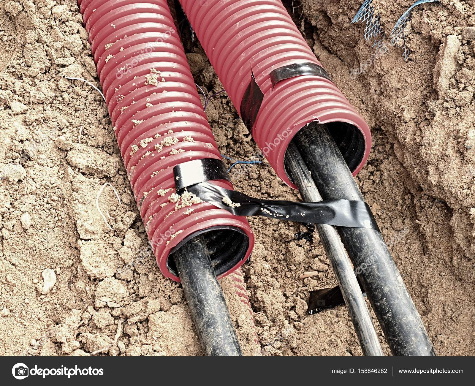 Прокладка кабеля в пнд трубе в земле. Пнд труба 110 для кабеля в земле. Пнд труба для кабеля в земле электро. Прокладка трубы гофрированной в земле. Кабель 6кв для прокладки в земле.