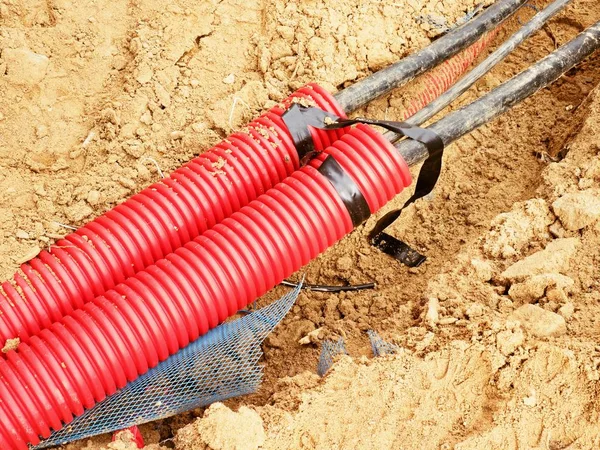 HDPE ve protectivep tüpte tel. Bina metalik ve fiber optik kablo hatları, 