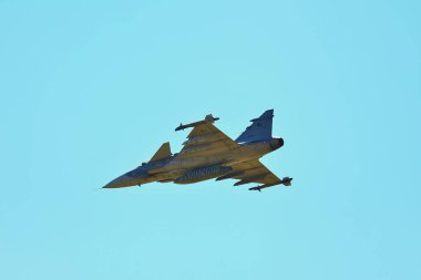 Jas 39 Gripen, jet avcı uçağı gökyüzünde birkaç