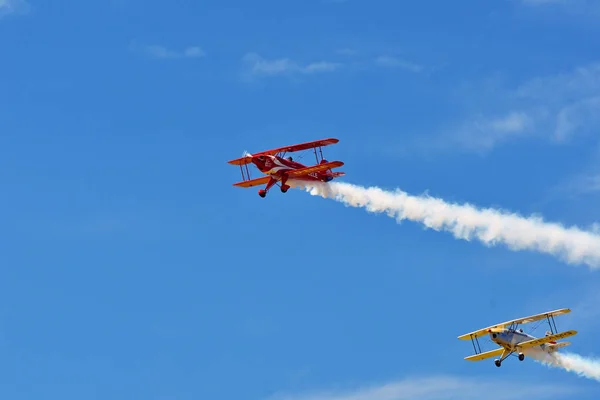 Memorial Airshow, Bucker Jungmeister in flight, smoke effect — Stock Photo, Image