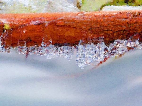 Polivinílico bajo. Los carámbanos largos cuelgan sobre el agua fría oscura del río de montaña. Ciclos por encima del agua —  Fotos de Stock