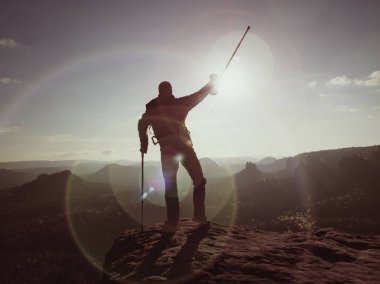 Fiyatı acıyor diz ile. Birleşim Immobilizer bacağından adamla kal Zirvesi ve zam tıp koltuk değneği üzerinde 