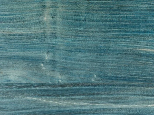 Geborsteld en afgemeerd blauwe houten bord met natuurlijke patronen, merken van gesneden jaarlijkse ringen — Stockfoto