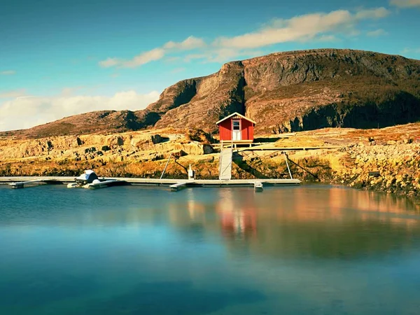 Paysage Rural Norvégien Maison Traditionnelle Bois Rouge Blanc Sur Une — Photo