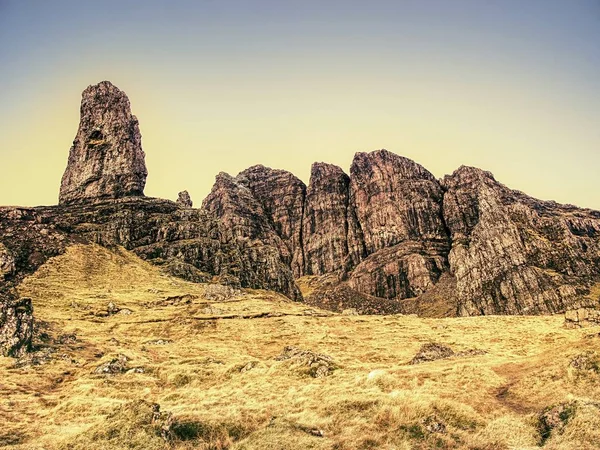 Le vieil homme de Storr est l'une des merveilles les plus photographiées au monde . — Photo