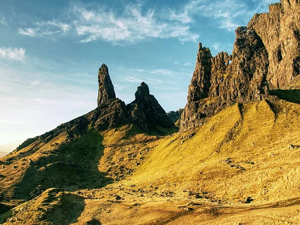 Famous vystaveny skály stařec Storr, Isle of Skye, Skotsko. — Stock fotografie