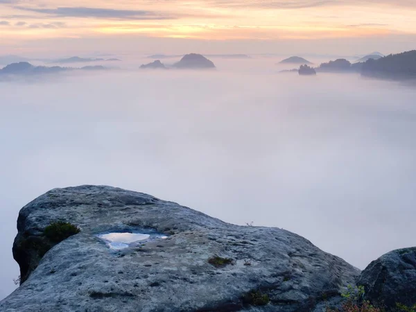Autumn early morning view over sandstone rocks to fall valley of Saxony Switzerland. Sandstone peaks — Stock Photo, Image