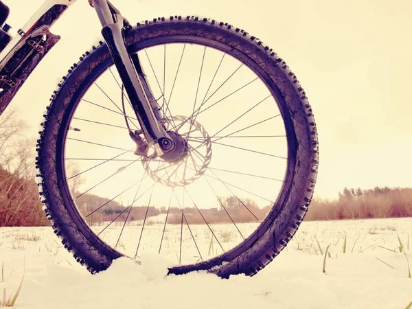 Extreme race in snow. Winter adventure and extreme cycling concept — Stock Photo, Image