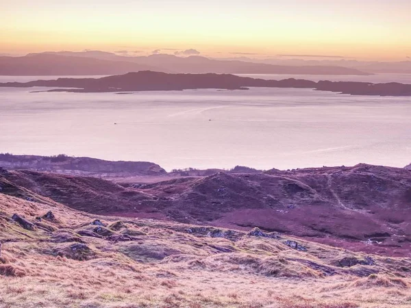 Highland Region Escocia Reino Unido, amanecer sobre el mar en el horizonte — Foto de Stock