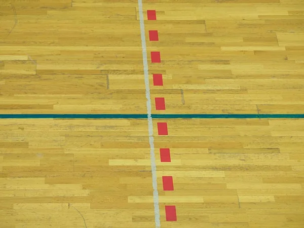 Schulsporthalle. Detail der Markierungen auf dem Fußboden — Stockfoto