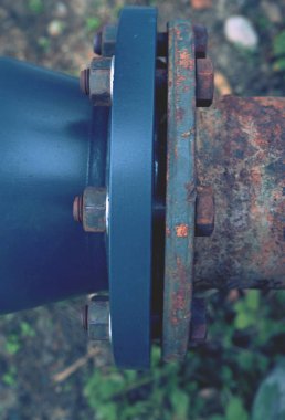 Merkezi sıcak Buhar Isıtma sistemi. Boru hatları ile tamir sonra küresel vanalar